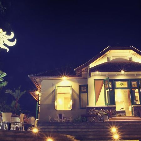 Tetirah Boutique Hotel Salatiga Buitenkant foto