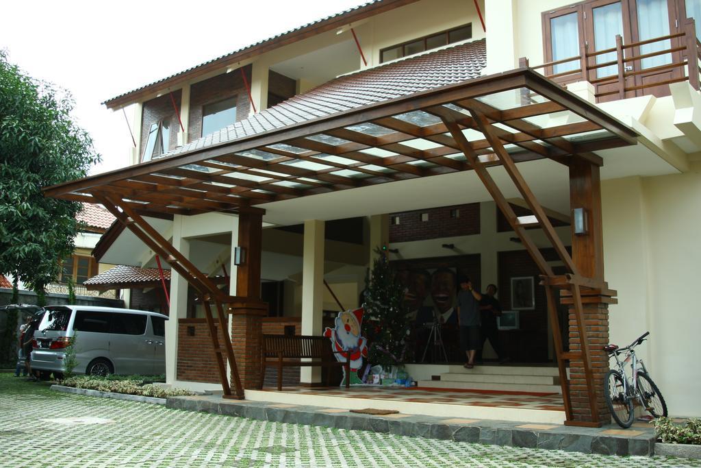 Tetirah Boutique Hotel Salatiga Buitenkant foto