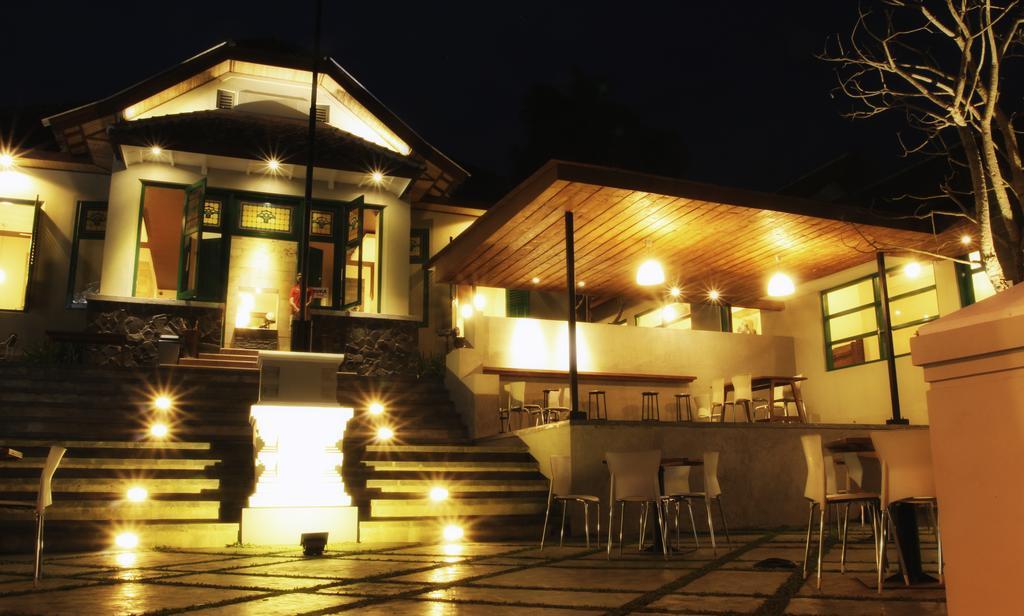 Tetirah Boutique Hotel Salatiga Buitenkant foto